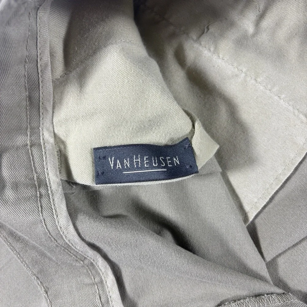 Van Heusen Men's Pleated Khaki Chino Shorts Elastic Waist Size 40 Classic Casual